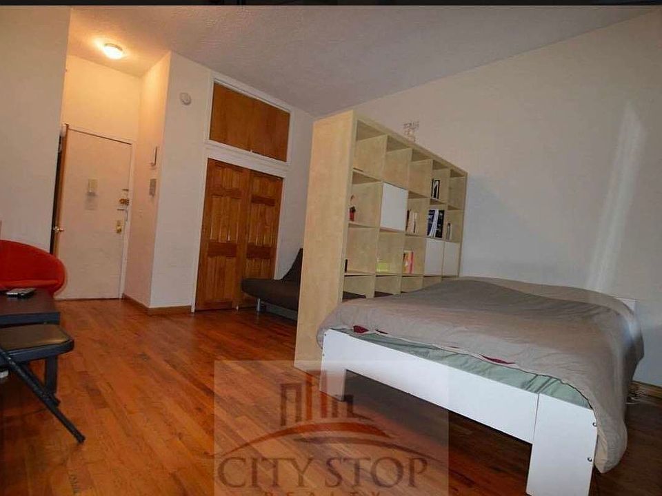2nd image of 101 W 77th St #C1