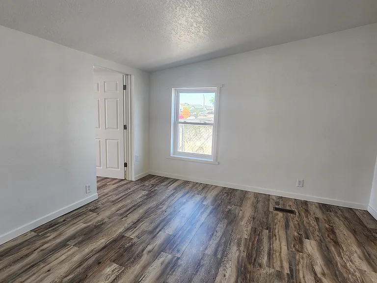 21533 W Laura St — Photo 10
