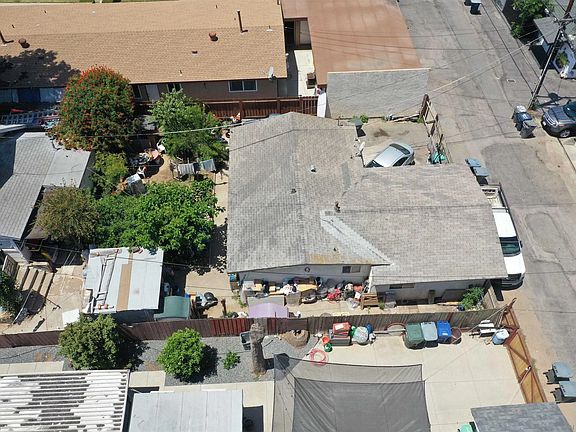 4th image of 926-28 E 2nd Ave