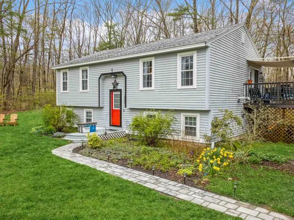 7 Stanorm Drive, Newmarket, NH 03857
