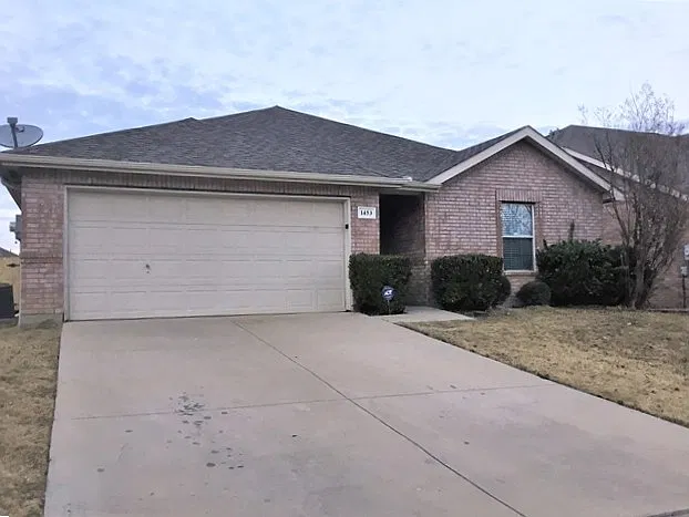 3 bed, 2.0 bath, 1429 sqft, $2,085 — Photo 1