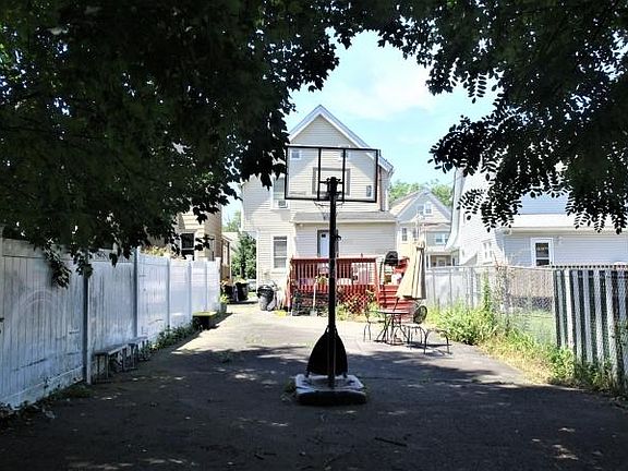 5th image of 64 Westcott St