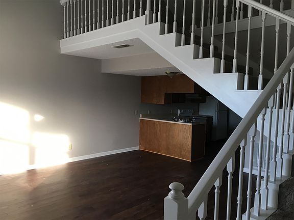 3rd image of 915 Bagwell Ave #B
