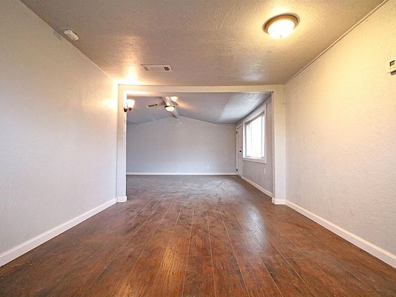 3rd image of 1219 E Court Ave