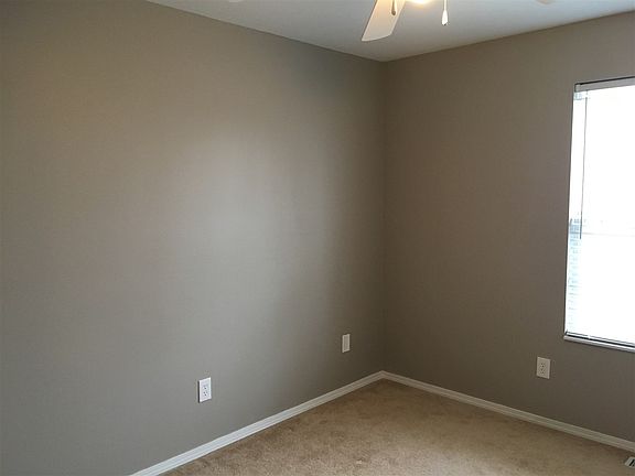 4th image of 608 Bayberry Ct W