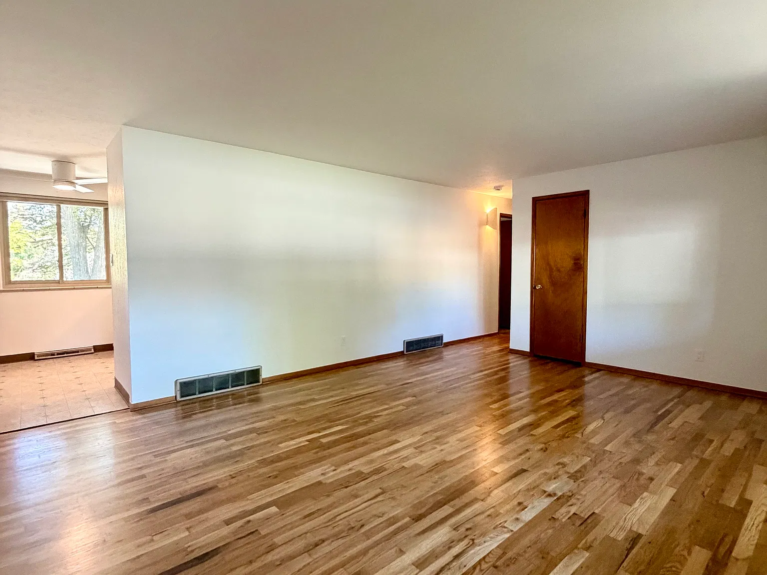 3 bed, 1.5 bath, 1100 sqft, $3,100 — Photo 3