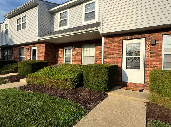 932 Georgetowne Dr #O, O'Fallon, IL 62269