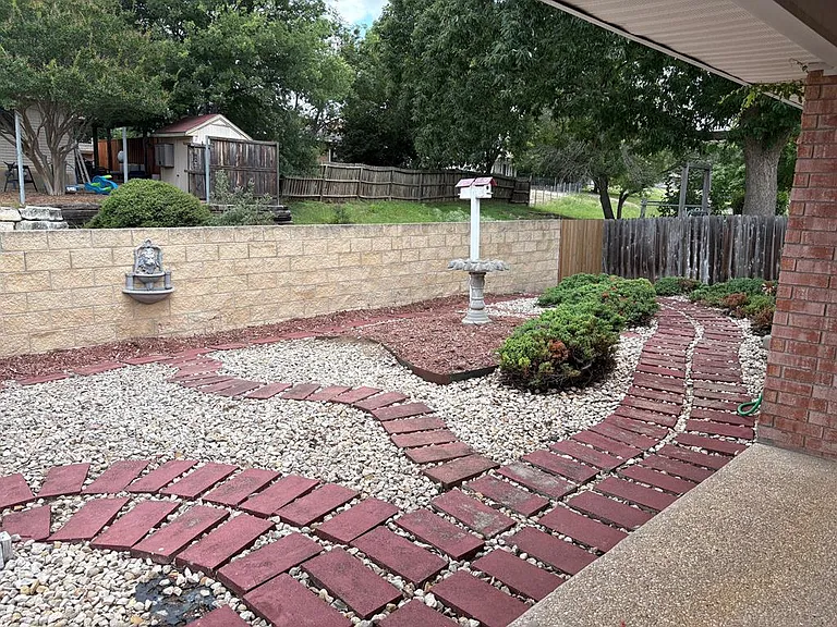 224 Coronado Cir — Photo 16