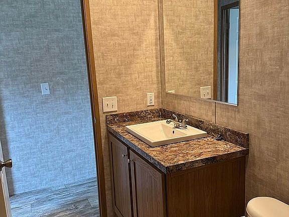 3rd image of 377 Elizabeth Way