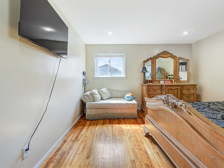 55 Duncan Dr W — Photo 13