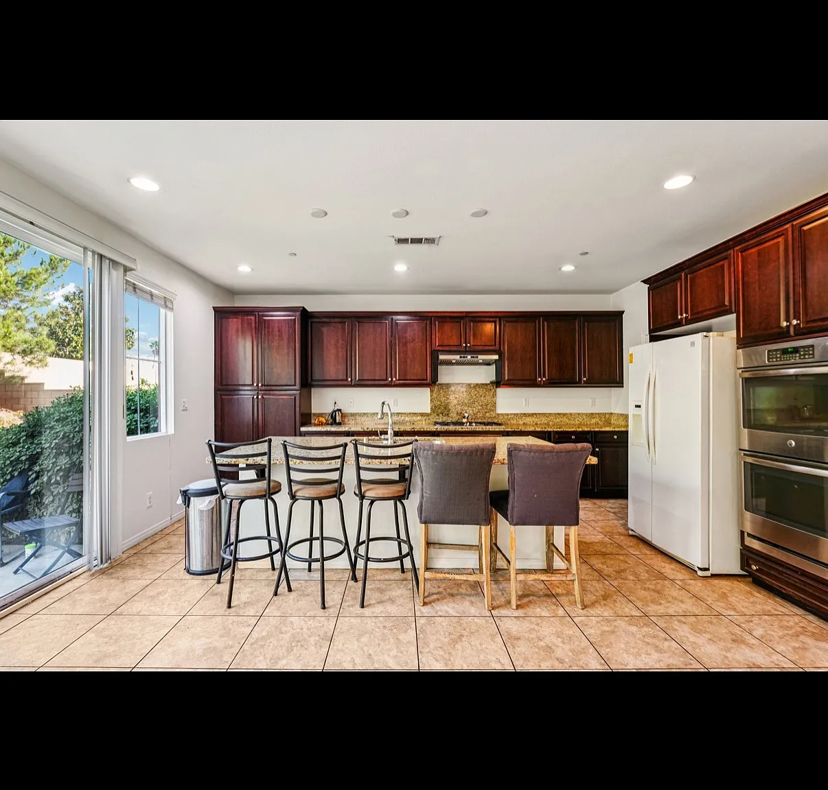 4 bed, 2676 sqft, $4,000 — Photo 3