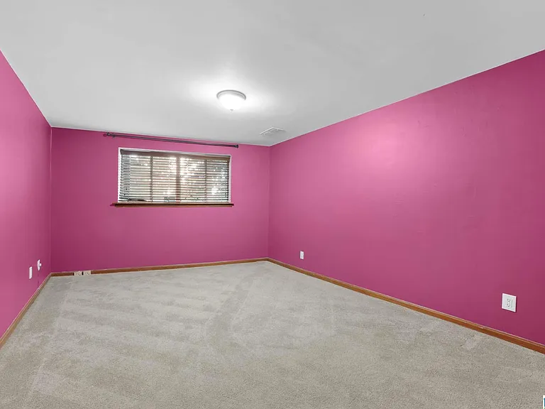 373 Laredo Dr — Photo 31