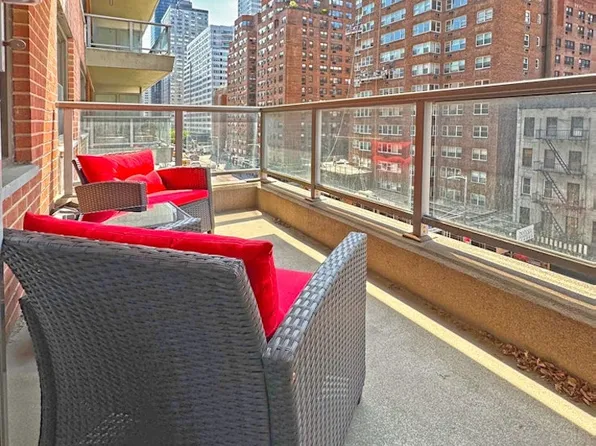 300 East 71st Street 6M image 3 of 16