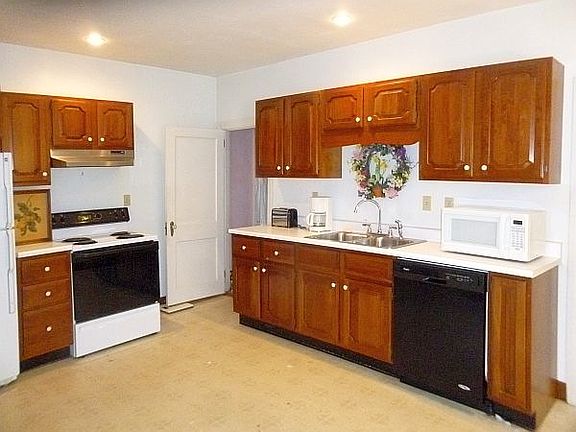 5th image of 27 Taft St