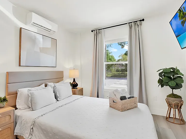 Studio 1 Queen Suite Bedroom