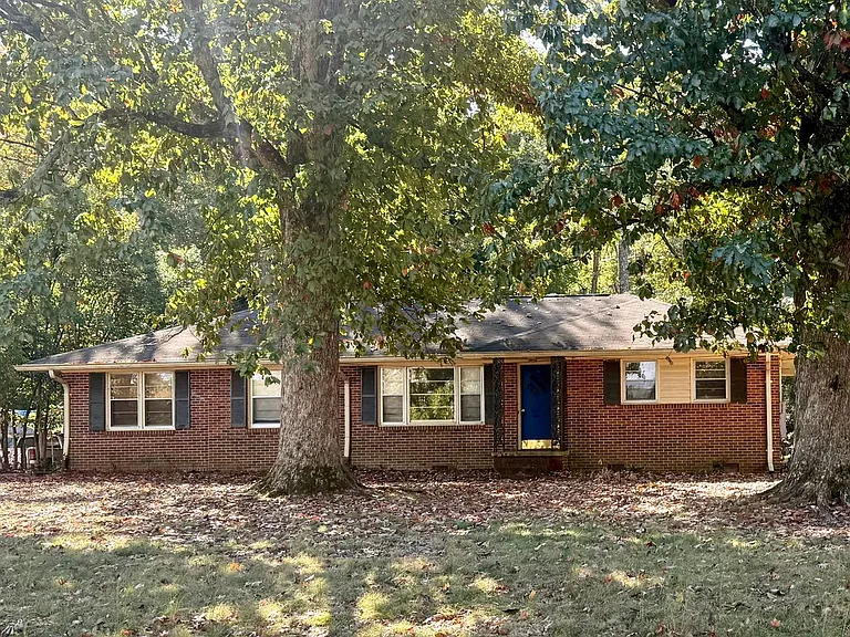 170 Forest Rd — Photo 1