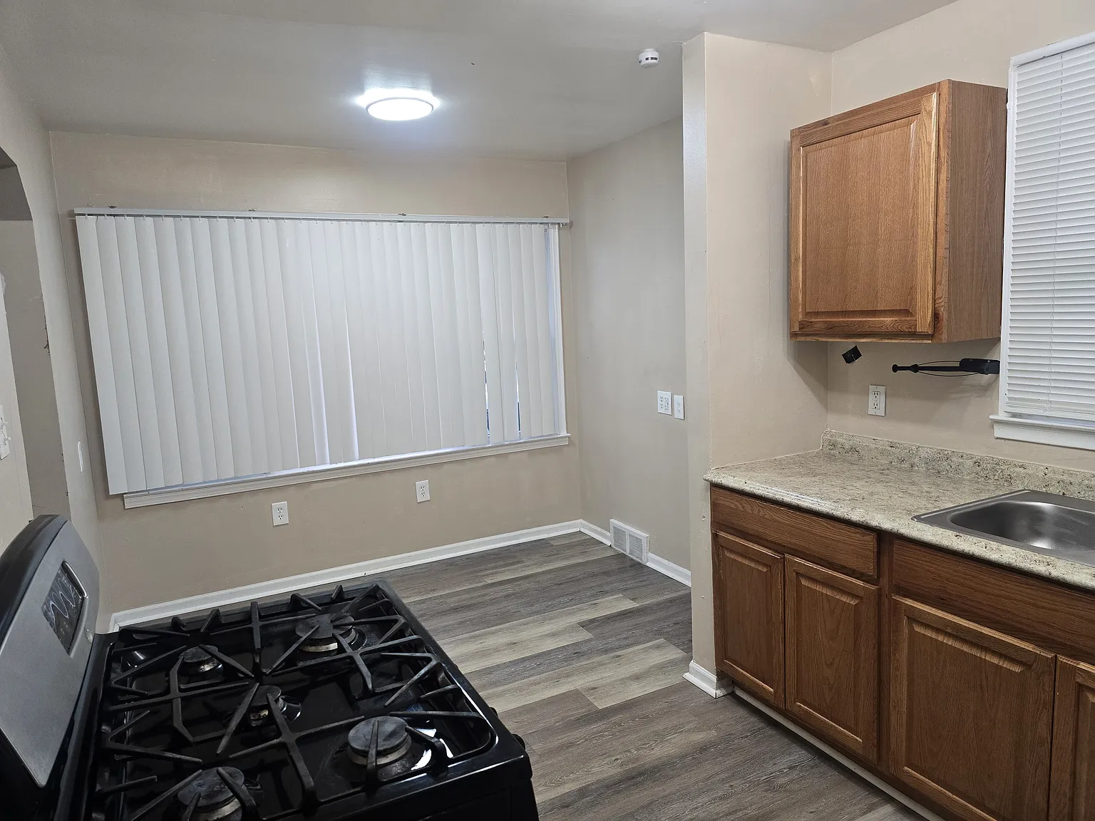 3 bed, 1125 sqft, $1,650 — Photo 4