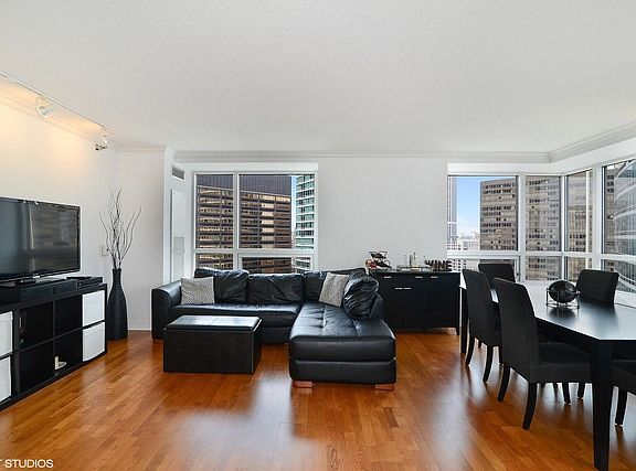 3rd image of 512 N McClurg Ct APT 2701