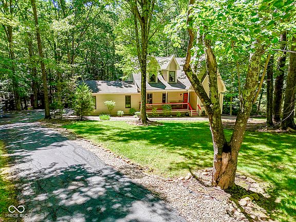4th image of 8194 Center Lake Rd
