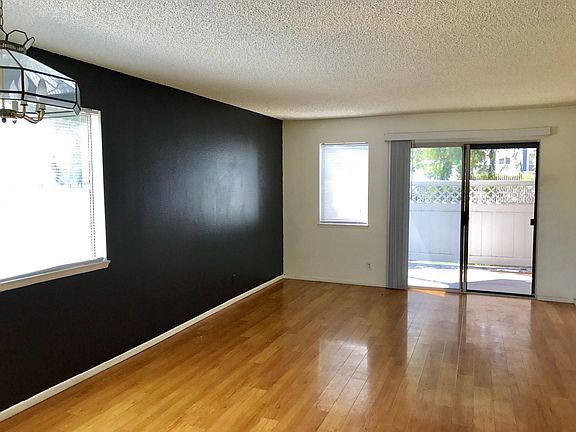 3rd image of 12916 Sycamore Village Dr