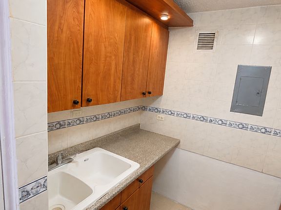 5th image of Edificio B Cond Torres De Cervantes APT 902