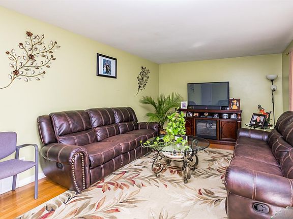 3rd image of 487 Anniston Dr