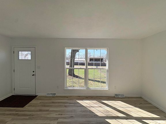 4th image of 705 E Cox Ave