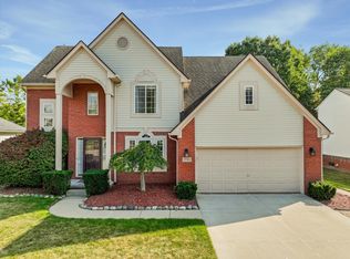 2741 Blue Heron Ln, Wixom, MI 48393