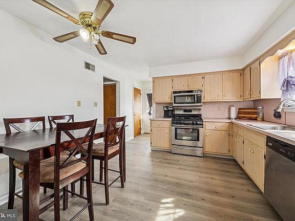 4th image of 520 Springfield Rd