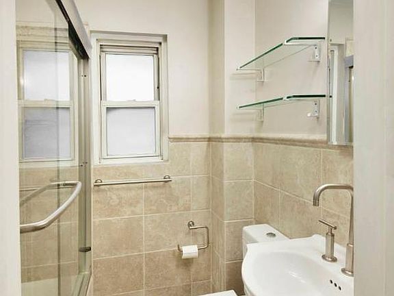 4th image of 155 E 49th St #10-F
