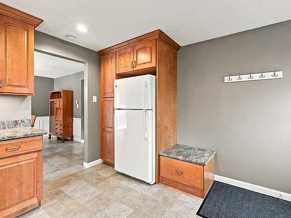 5th image of 1 Pinkham Avenue