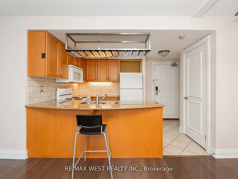 2737 Keele St #817 — Photo 9