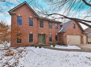 704 Ridgelawn Trl, Batavia, IL 60510