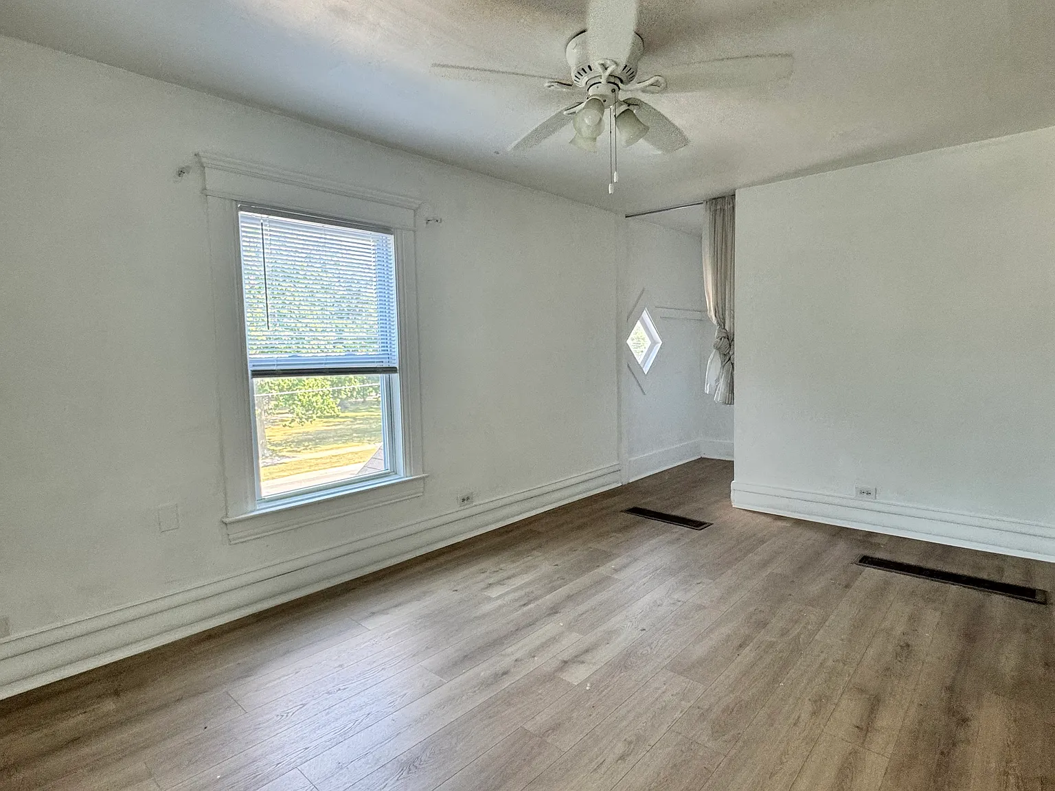 2 bed, 1200 sqft, $1,200 — Photo 2