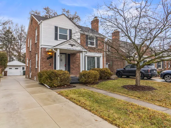 1744 Huntington Blvd, Grosse Pointe Woods, MI 48236