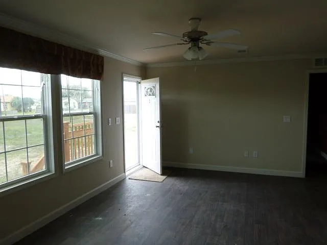 3 bed, 1000 sqft, $1,200 — Photo 4