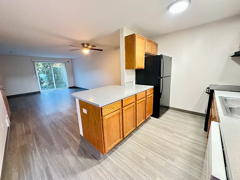 Village Glen Apartments — Photo 2