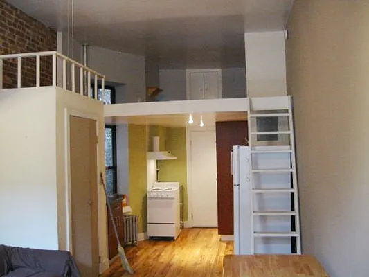 Rented by Perry Associates NYC Inc | media 11