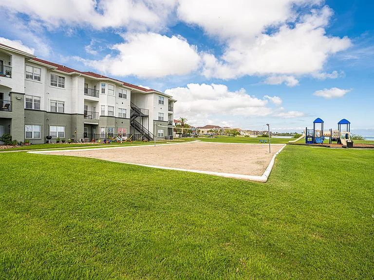 Baypoint Apartments — Photo 49