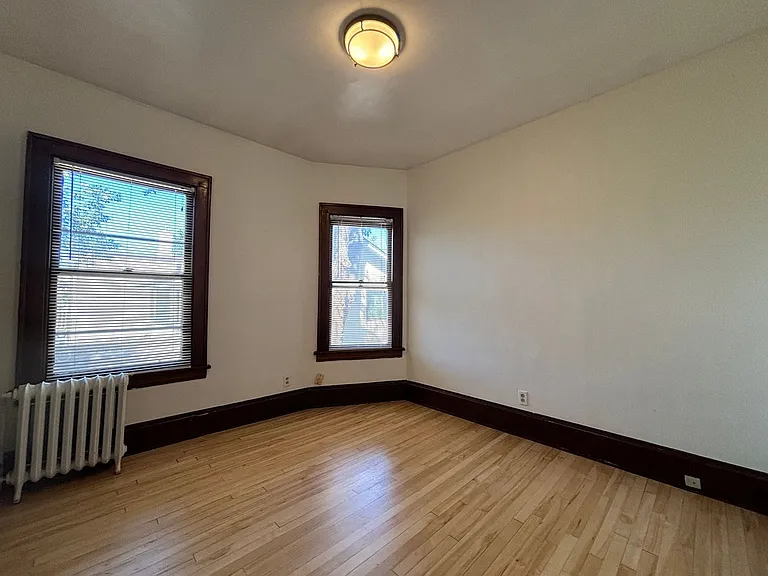 614 5th St NE — Photo 37