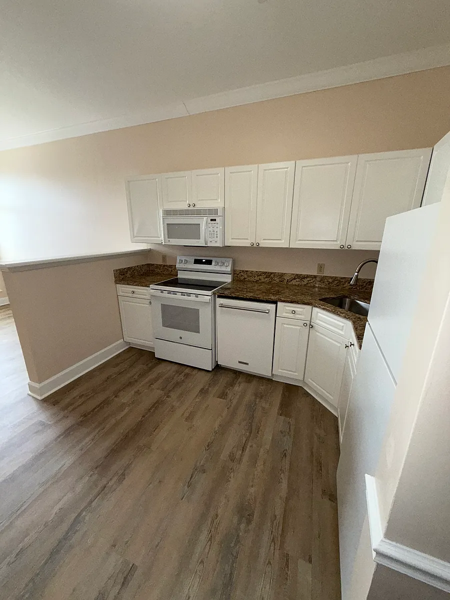 kitchen - 1630 NW Professional Plz #208