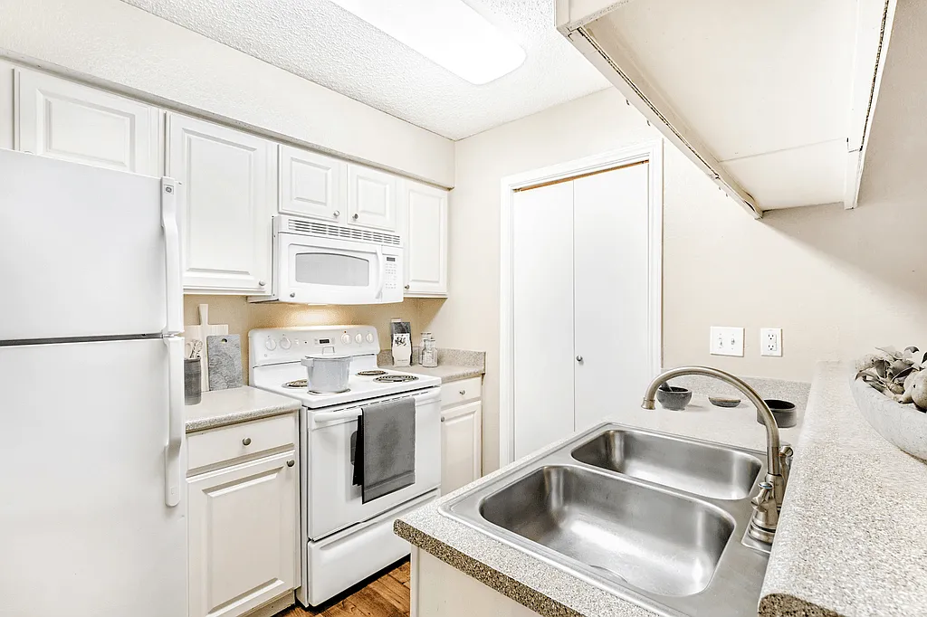 Summers Crossing Apartments — Photo 4