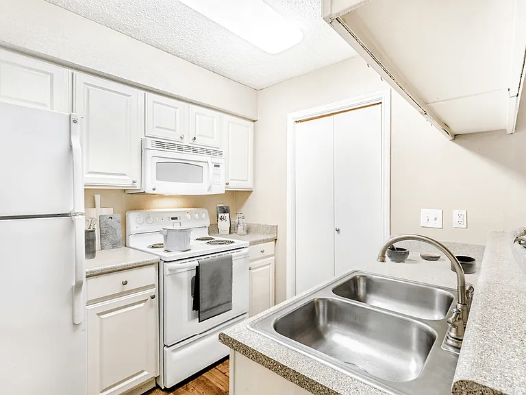 Summers Crossing Apartments — Photo 4