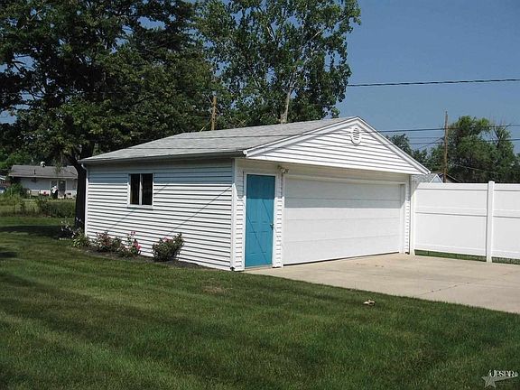 detached garage