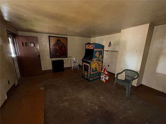 5th image of 1231 Holmes St