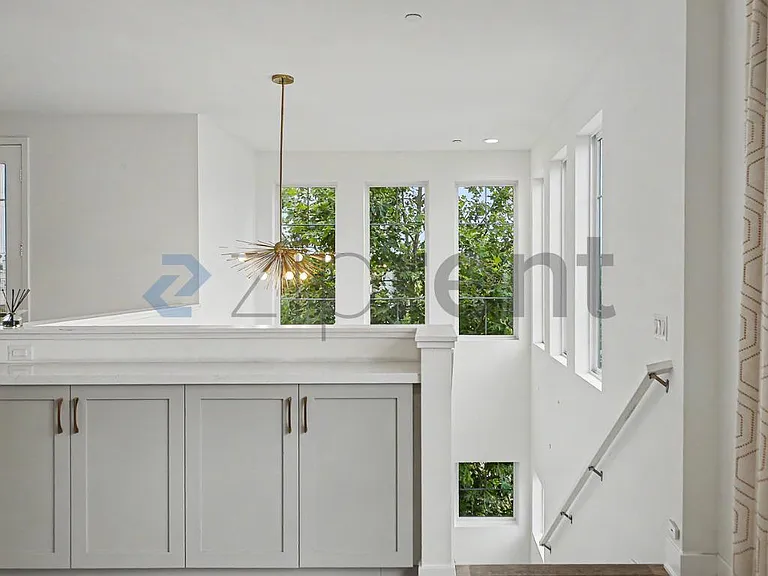 2911 Exposition Pl #1 — Photo 8