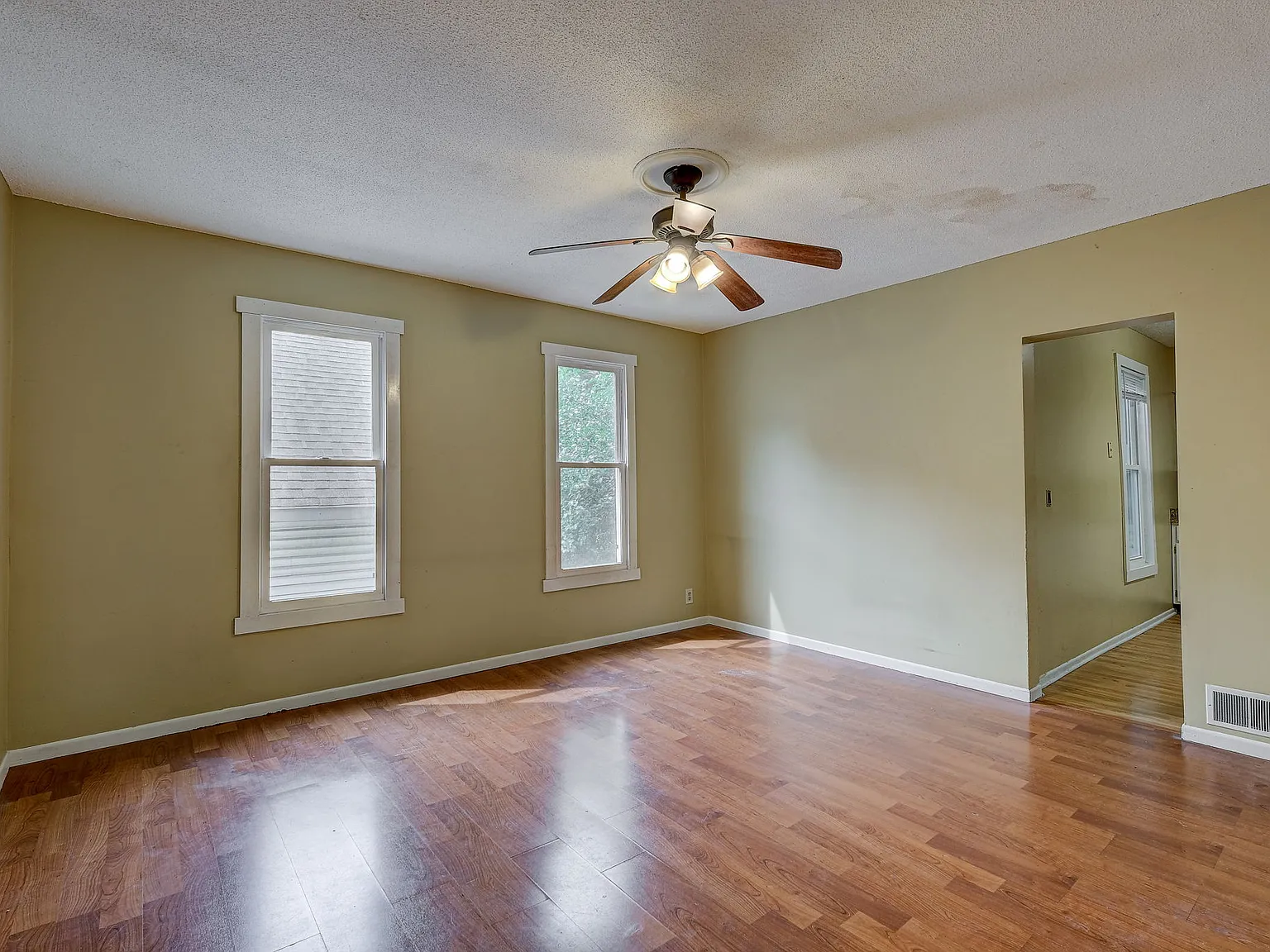 3 bed, $2,699 — Photo 3