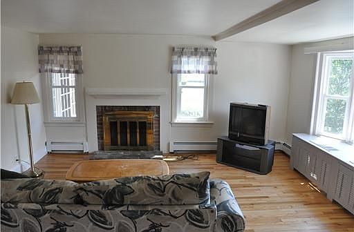 5th image of 283 Greenwood Ave