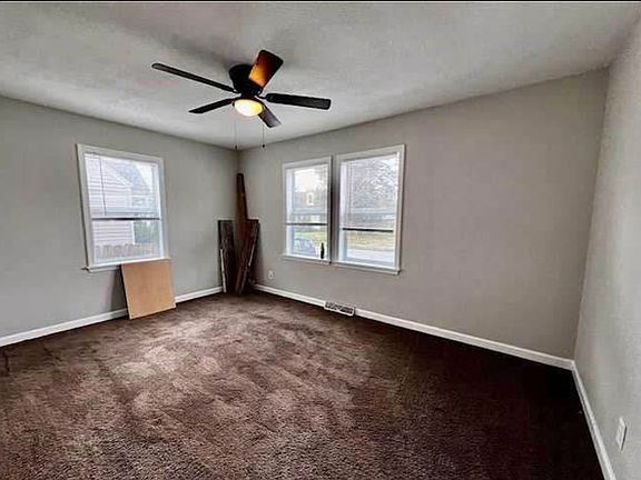 5th image of 306 E Leicester Ave