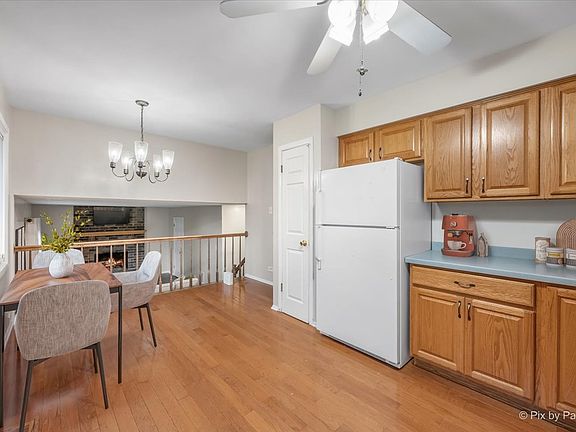 4th image of 1487 Castlewood Dr